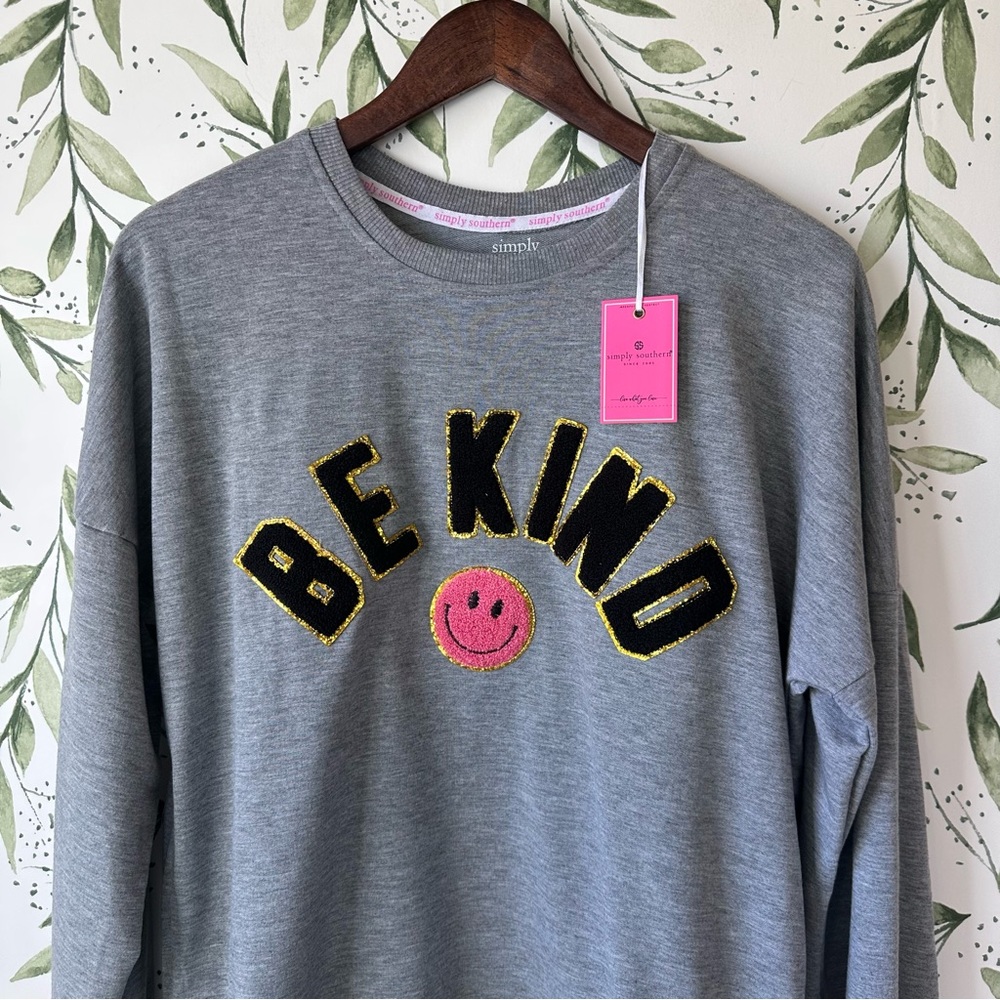 Simply Southern Be Kind Sweatshirt. Gray. Medium. NWT - Picture 2 of 10